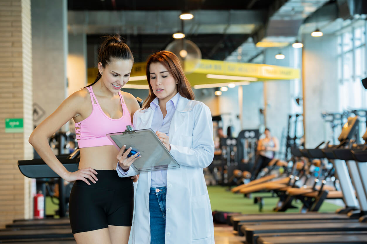 Sports medicine doctor Instructing Athletes